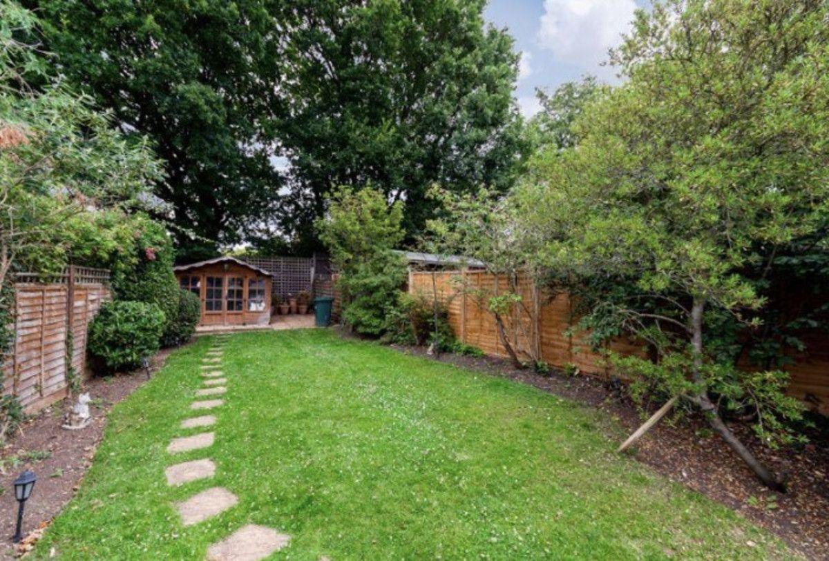 Longfield Avenue, Mill Hill